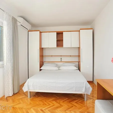 Nyaraló Maja *